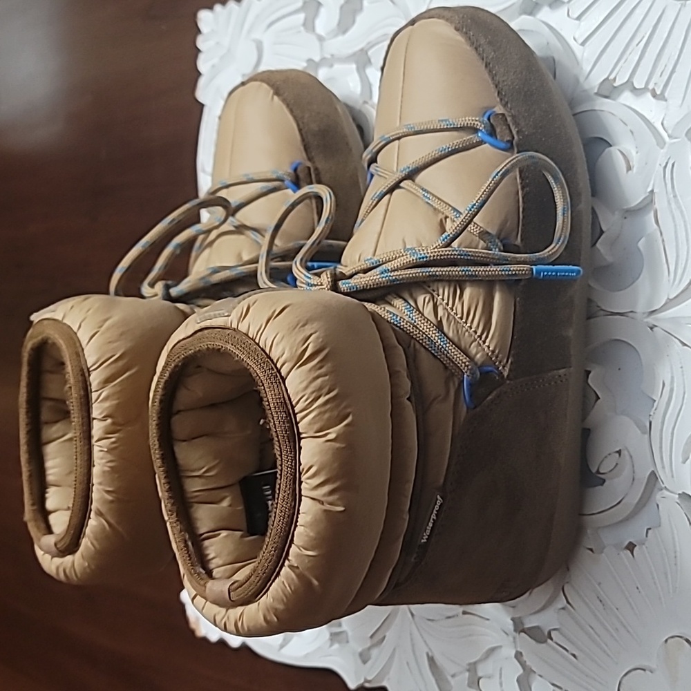 Moon Boot Low Suede Size US 6/ EU 38